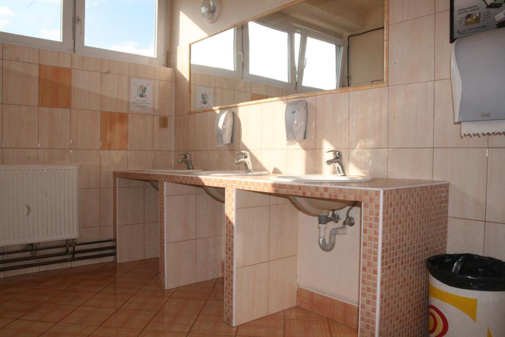 Hostel Boathouse Прага Екстериор снимка