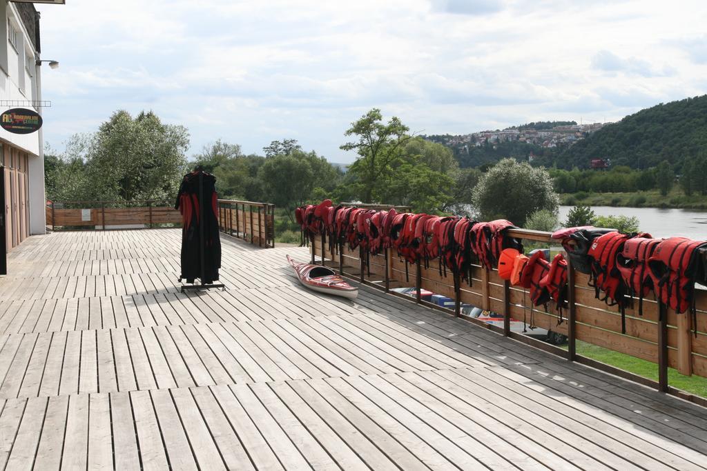 Hostel Boathouse Прага Екстериор снимка