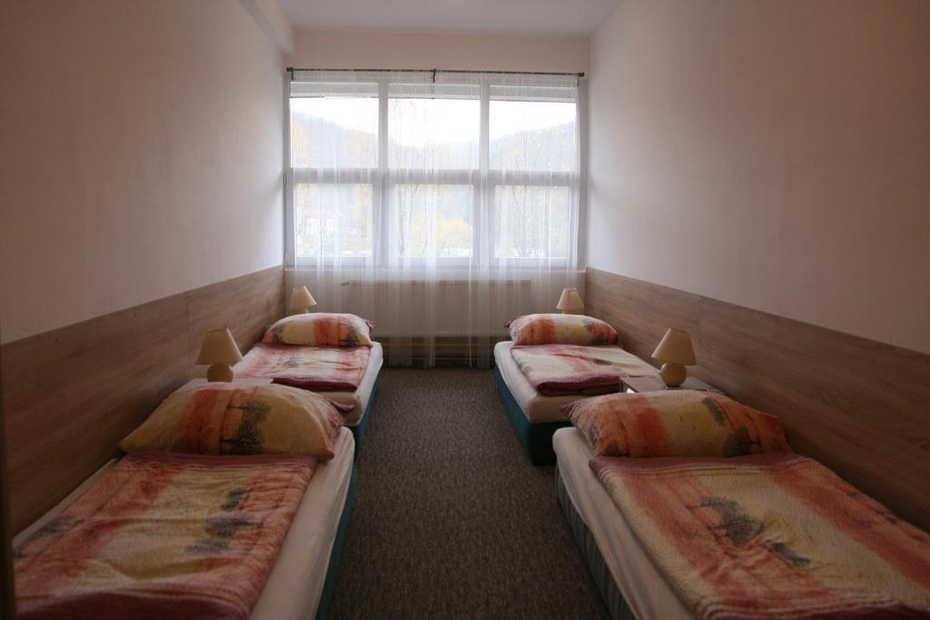 Hostel Boathouse Прага Екстериор снимка