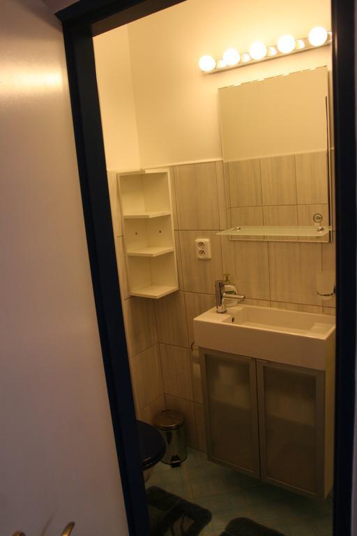 Hostel Boathouse Прага Екстериор снимка